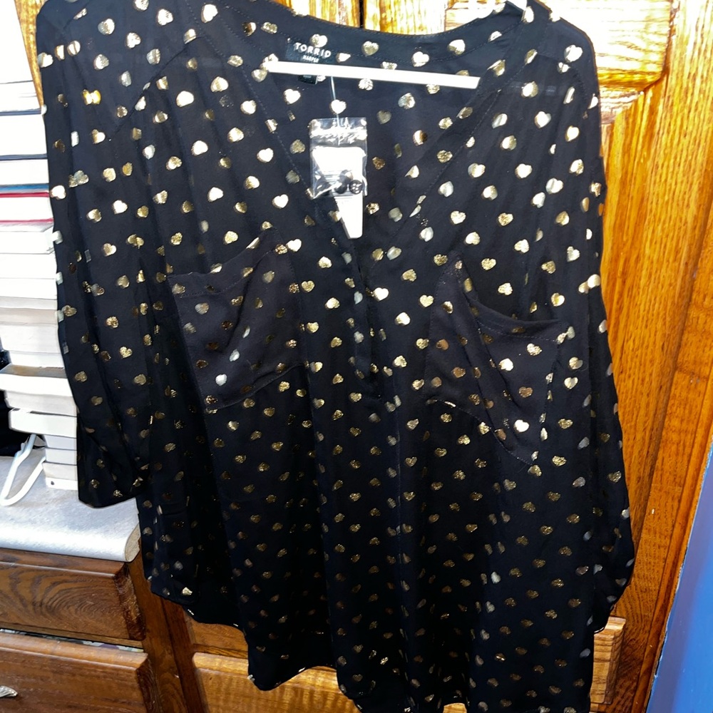 Torrid Black and Gold Graphic 3/4 Sleeve Blouse
